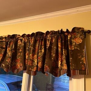 Echo Floral Patterned valance curtains ( set of 2)
